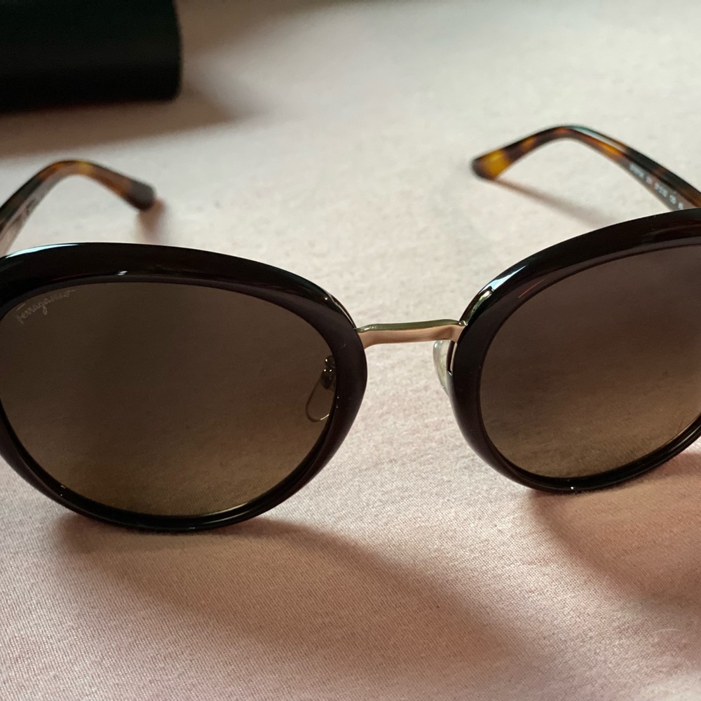 FERRAGAMO sunglasses